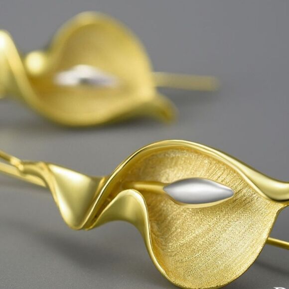 Calla Lily Flower Dangle Earrings Silver Tone Jewelry - Picture 10 of 13